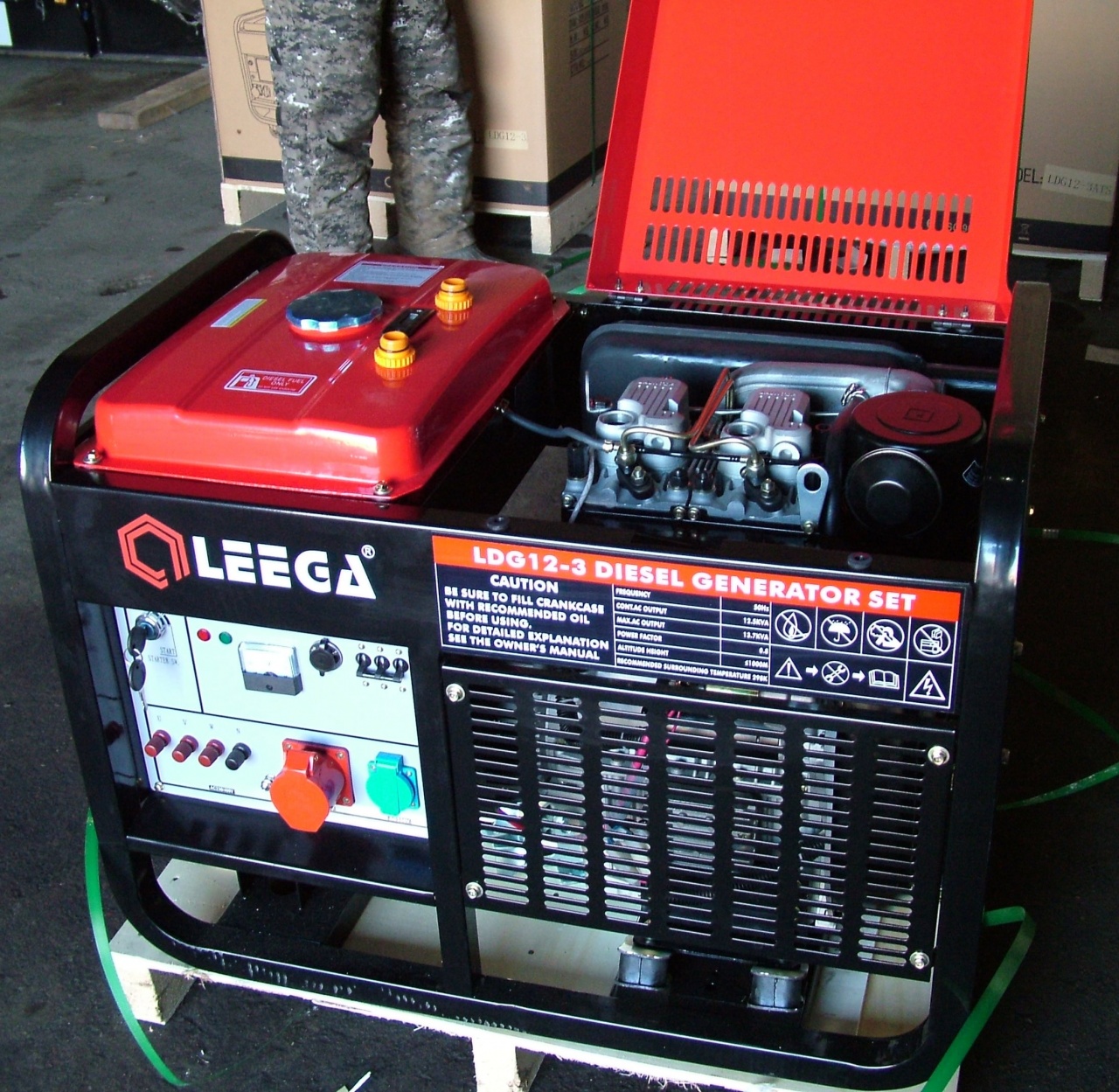 Дизельный генератор АМПЕРОС LDG12 E с АВР