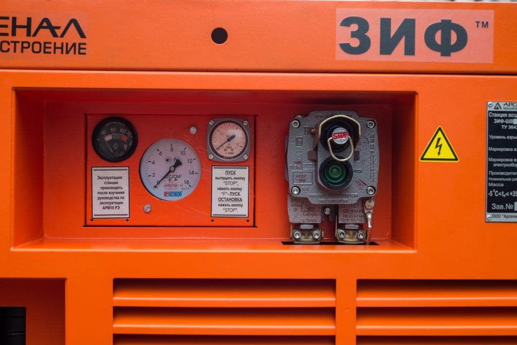 Винтовой компрессор ЗИФ ШВ 4/0,7 с устройством подвеса