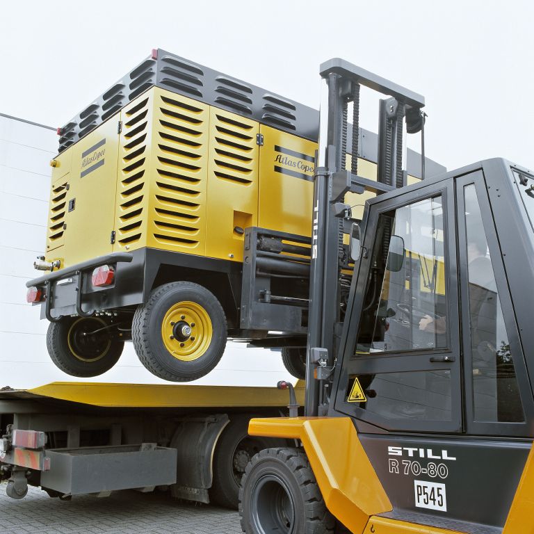Дизельный компрессор Atlas Copco XATS 487 CD на шасси